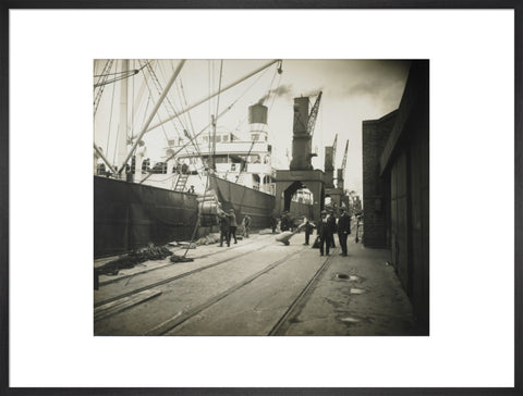 Discharging bagged cotton seed from Madras c. 1925