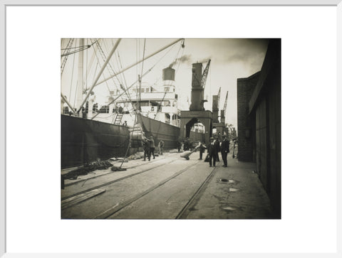 Discharging bagged cotton seed from Madras c. 1925