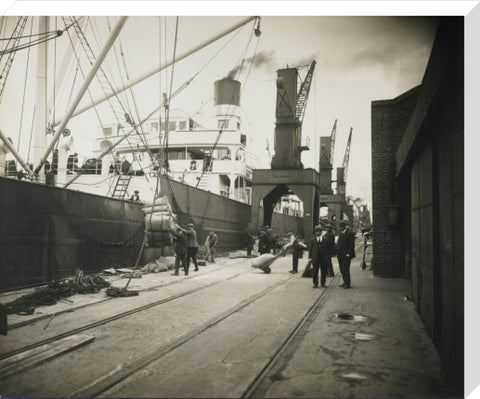 Discharging bagged cotton seed from Madras c. 1925