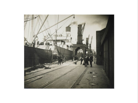 Discharging bagged cotton seed from Madras c. 1925