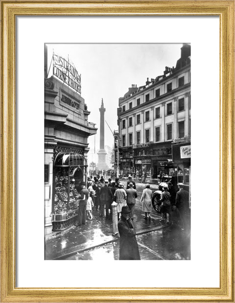 Nelson's Column with Lyons' Strand Corner House 20th century