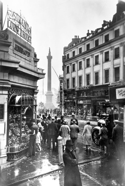 Nelson's Column with Lyons' Strand Corner House 20th century