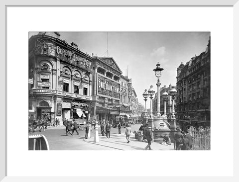 View of Piccadilly Circus 1927