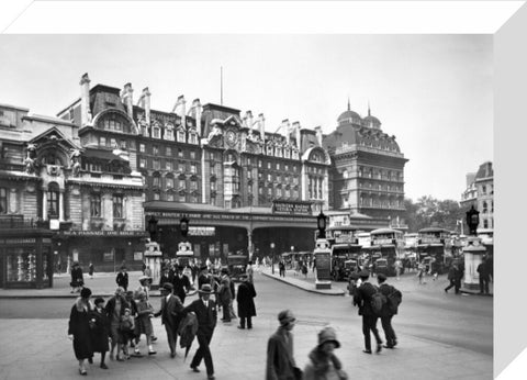 Forecourt of Victoria Station 20th century