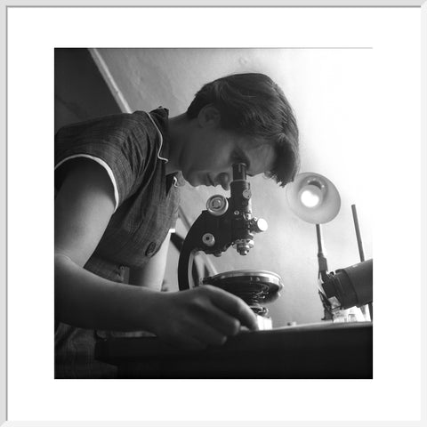 Rosalind Franklin at work in a laboratory 1954
