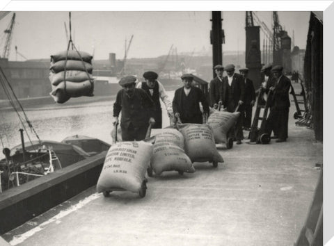 Dockers at West Dock London Dock 1920