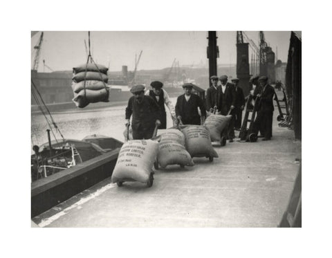 Dockers at West Dock London Dock 1920