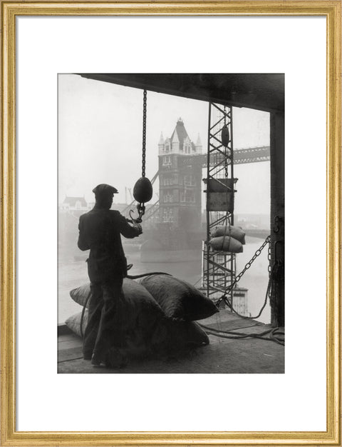 Pool of London Dockworker handling a cargo of bagged nuts 1947