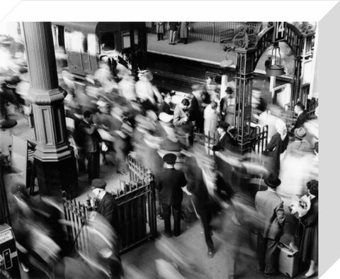 Rush hour at Victoria Railway station c.1955