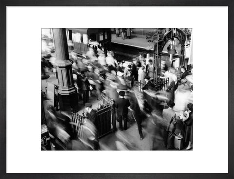 Rush hour at Victoria Railway station c.1955