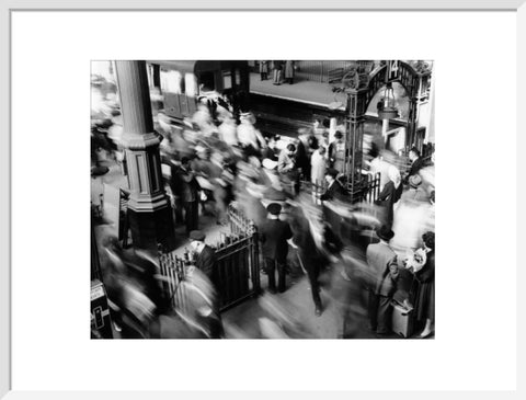 Rush hour at Victoria Railway station c.1955