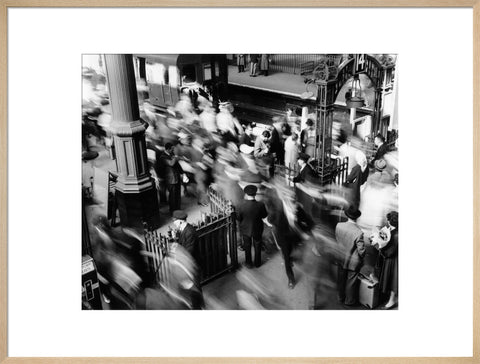 Rush hour at Victoria Railway station c.1955