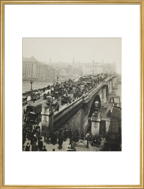 People crossing London Bridge c1900