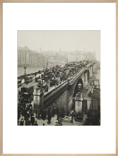 People crossing London Bridge c1900