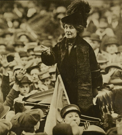 Emmeline Pankhurst addressing a crowd in New York C. 1900