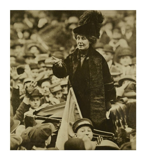 Emmeline Pankhurst addressing a crowd in New York C. 1900