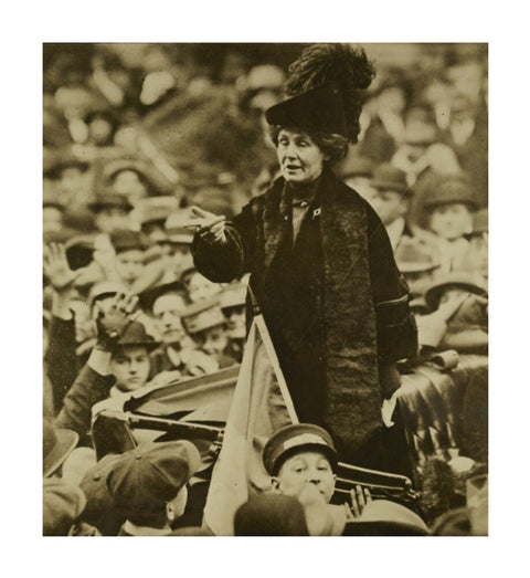 Emmeline Pankhurst addressing a crowd in New York C. 1900