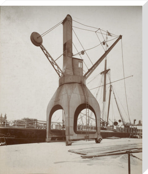 Disharge of cargo by hydraulic crane c.1920