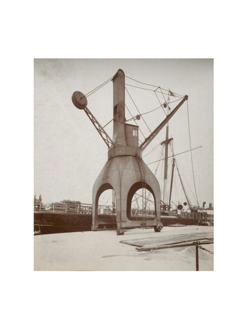 Disharge of cargo by hydraulic crane c.1920