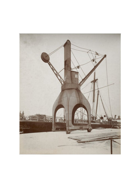 Disharge of cargo by hydraulic crane c.1920