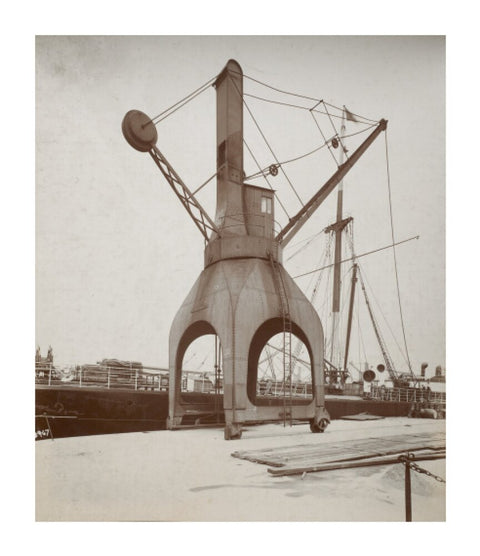 Disharge of cargo by hydraulic crane c.1920