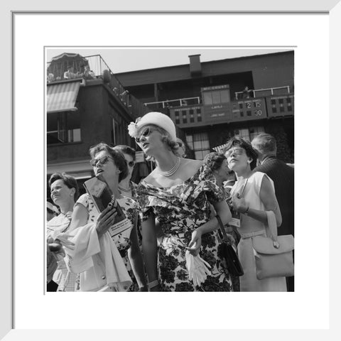 Women attending the All England Lawn Tennis1960