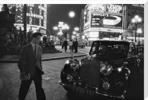 A man cuts across traffic at Piccadilly Circus 1960