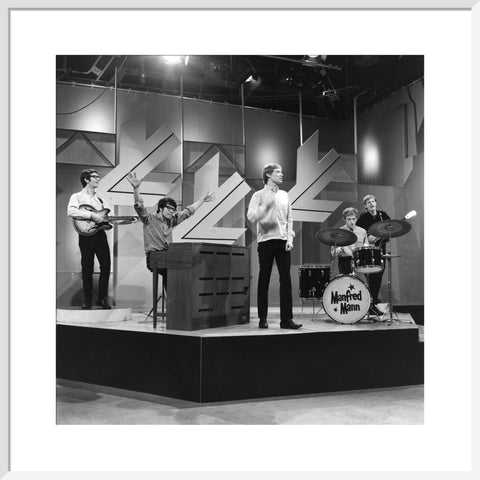 Manfred Man performing on Ready Steady go 1964