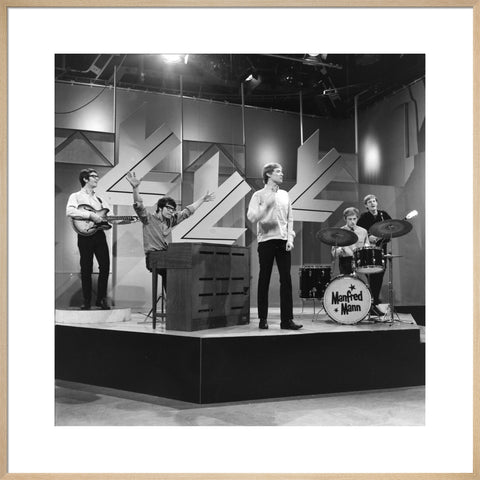 Manfred Man performing on Ready Steady go 1964