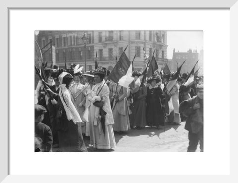 Suffragettes in a procession to promote the Women's Exhibition 1909