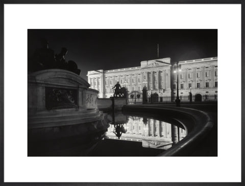 Buckingham Palace at night1920-1933