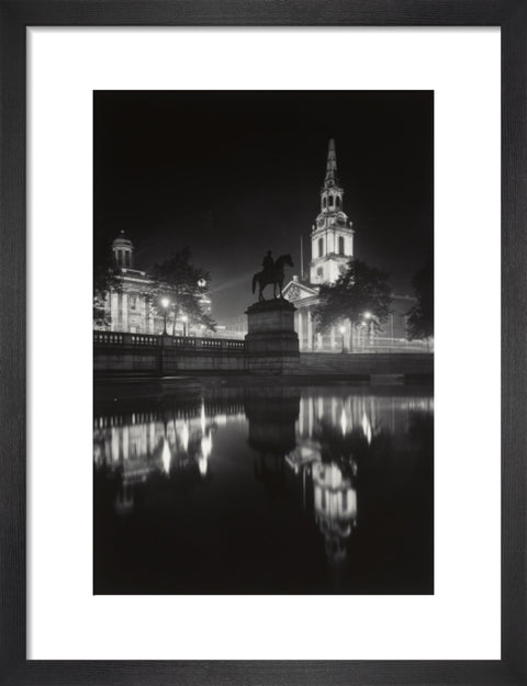 Trafalgar Square at night