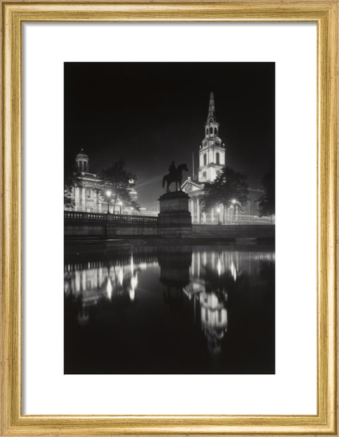 Trafalgar Square at night