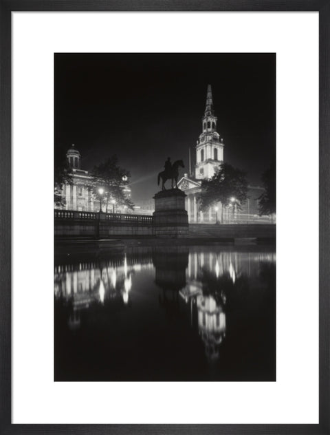 Trafalgar Square at night