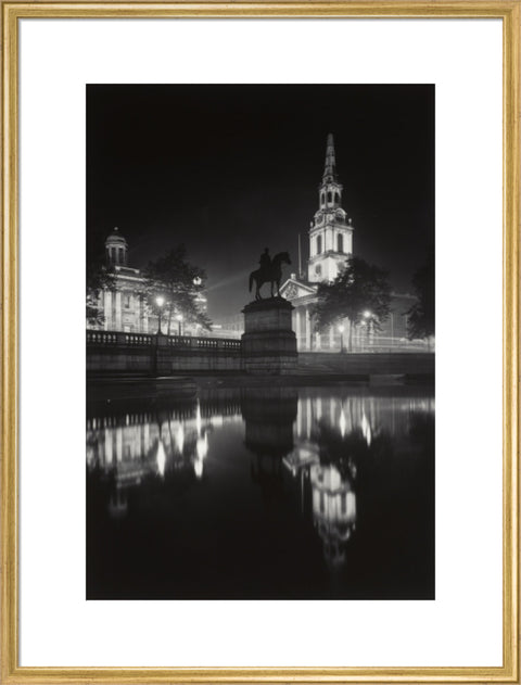 Trafalgar Square at night