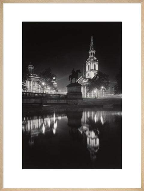 Trafalgar Square at night