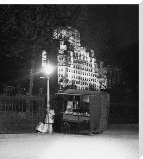 Shell Mex House at night C.1935