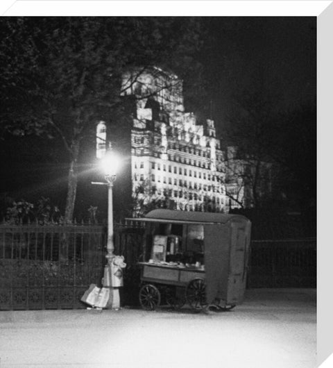 Shell Mex House at night C.1935