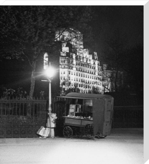 Shell Mex House at night C.1935